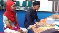 Sutasmi dan Dwi Purwanto saat menjalani pemeriksaan pernikahan, namun dikabarkan seakan-akan sedang menlangsungkan akad nikah. (foto: Liputan6.com / FB / edhie prayitno ige)