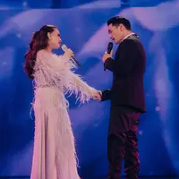 Lihat kemesraan Rossa dan Afgan di panggung konser 25 Tahun Rossa (Instagram @Afgan__)