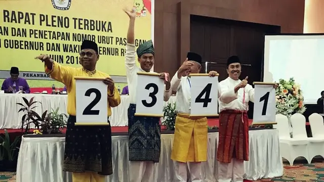 Pengundian nomor urut Pilkada Riau 2018. (Liputan6.com/M Syukur)
