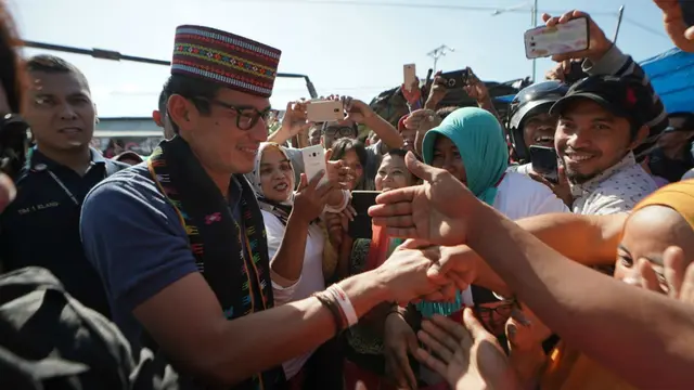 Cawapres Sandiaga Uno mengunjungi Pasar Wae Kesambi, Labuan Bajo, NTT.