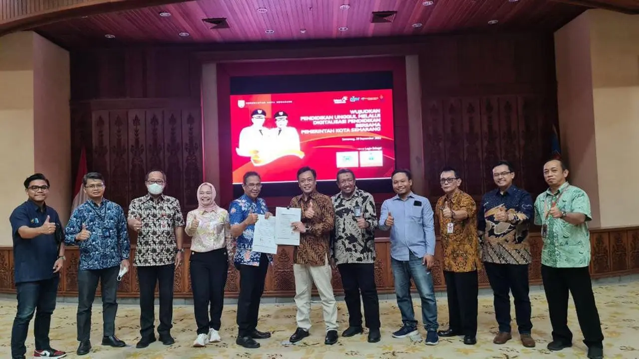 Penandatanganan nota kerjasama antara Dinas Pendidikan Kota Semarang dengan Telkom Indonesia dalam mengaplikasikan layanan edukasi digital Pijar Sekolah.Id untuk 370 SD dan SMP di Semarang. Dok: Telkom Indonesia