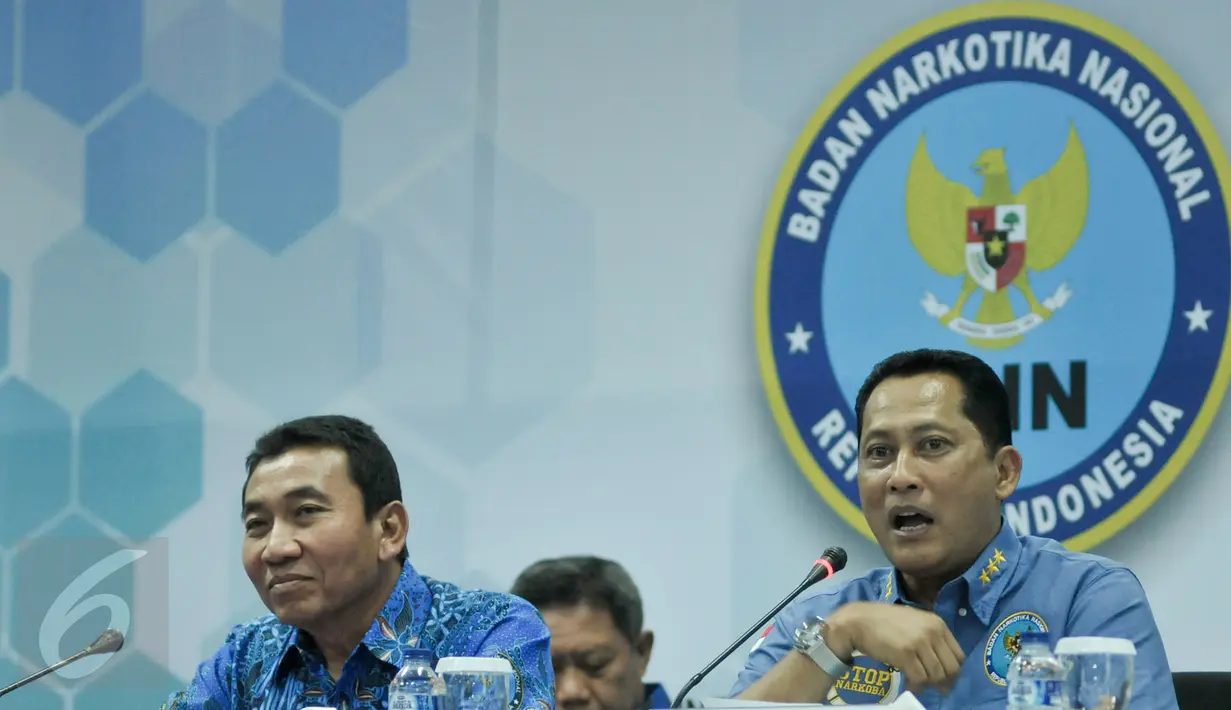 Kepala BNN Budi Waseso mengungkapkan kasus narkoba selama tahun 2016 di Jakarta, Kamis (22/12). BNN telah mengungkap 807 kasus narkotika dan menangkap 1.238 tersangka termasuk sejumlah WNA yang ikut dibekuk personel BNN. (Liputan6.com/Yoppy Renato)