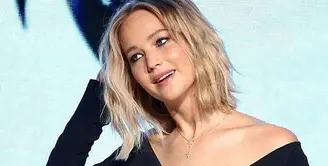 Kabar menyedihkan datang dari aktris cantik Jennifer Lawrence. Pesawat yang ditumpanginya mengalami gangguan, Jennifer dan penumpang lain hampir kehilangan nyawanya. Untungnya, semua itu tidak terjadi. (Instagram/jenniferlawrencepx)