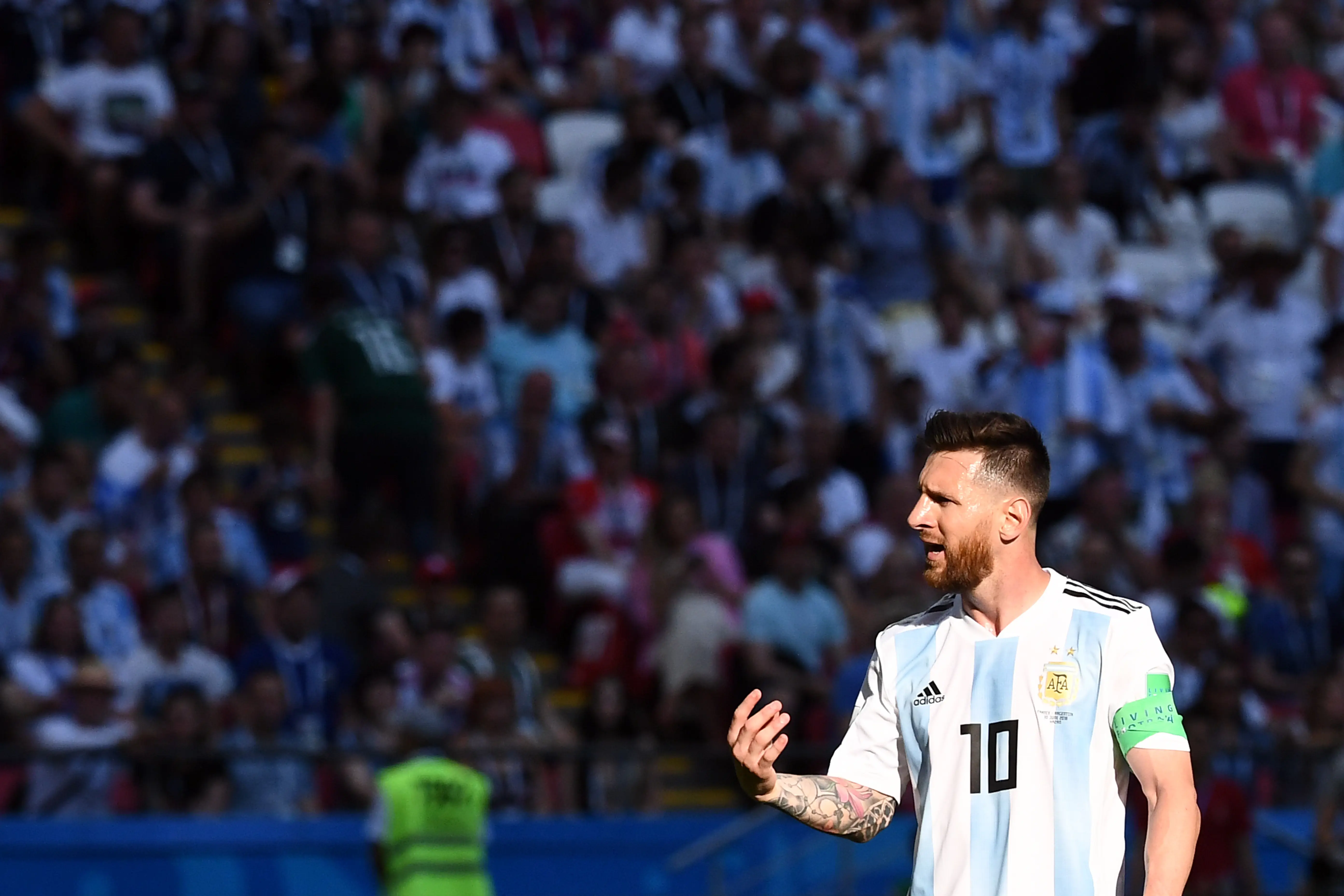 Reaksi Kapten Timnas Argentina, Lionel Messi pada laga 16 Besar Piala Dunia 2018, di Kazan Arena, Sabtu (30/6/2018) malam WIB. (AFP/Franck Fife)