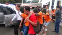 Kawanan rampok itu mengaku sudah merampok lebih dari 50 mini market di tiga provinsi, termasuk Jawa Barat. (Liputan6.com/Aditya Prakasa)