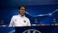 Pelatih AS Roma, Rudi Garcia, mengaku akan berusaha untuk mengalahkan Barcelona di Camp Nou pada laga matchday kelima Liga Champions, Rabu (25/11/2015) dini hari WIB. (AFP/JOSEP LAGO)