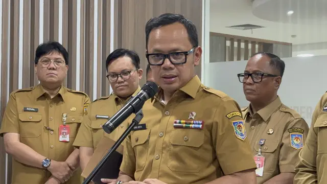 Wamendagri Bima Arya Umumkan Sanksi Terhadap Bupati Indramayu Lucky Hakim
