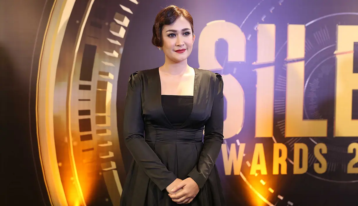 Seperti diketahui, beberapa waktu lalu Nafa Urbach melaporkan kasus pedofilia yang mengincar anaknya. Yang diduga sebagai pelaku sudah diamankan. Kini sudah masuk penyidikan dan tidak lama lagi akan disidang. (Nurwahyunan/Bintang.com)