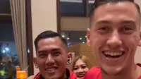 Momen Kocak Bintang Timnas Indonesia Jay Idzes Bertemu Kembarannya Hanafi 'Bang Jay dari Citayam'