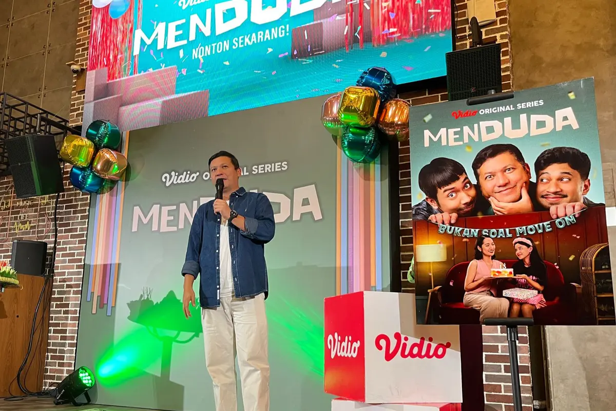 Gading Marten di press release untuk original series terbarunya, 'Menduda', di Home by Moonshine, Sampoerna Strategic Square, Jakarta (Fimela.com/Doc/Rianti FitrI Wulandari)