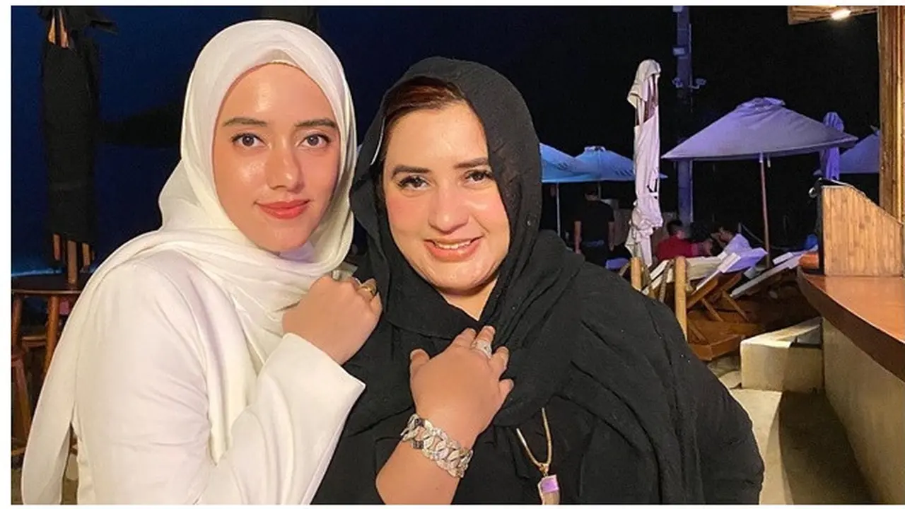 6 Potret Kebersamaan Fairuz A Rafiq dan Kakak yang Seorang Bupati