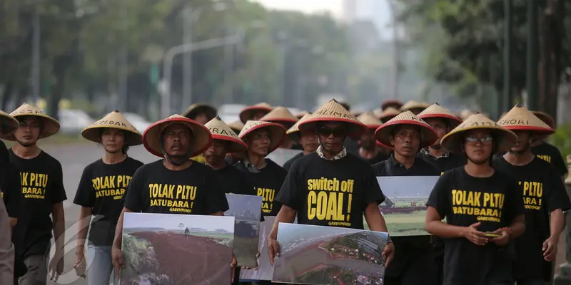 Bawa Cangkul dan Caping, Warga Demo Tolak Pembangunan PLTU Batubara Batang