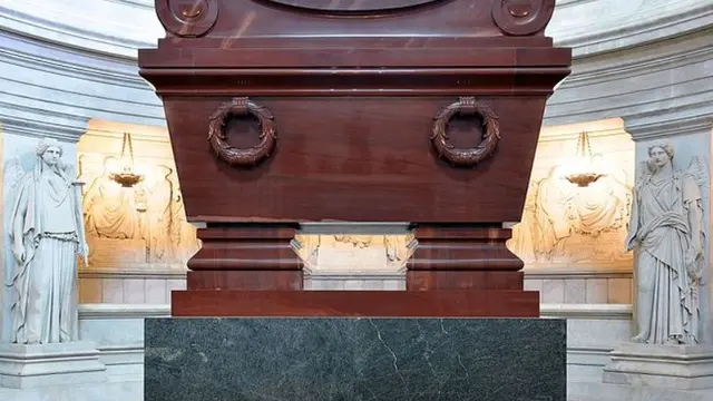 Makam Napoleon Bonaparte di Les Invalides (Wikipedia/CC BY-SA 4.0)