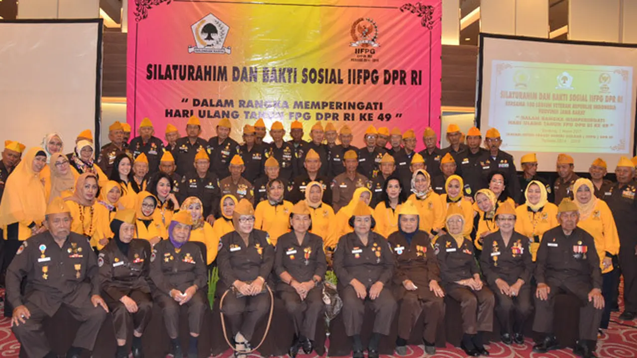 Ikatan Istri Fraksi Golkar Kunjungi Para Veteran Se-Bandung Raya