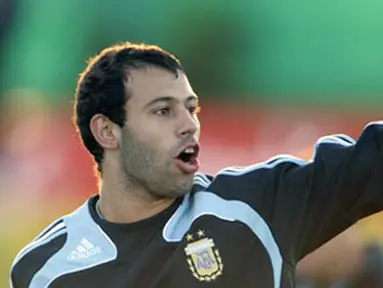 Gelandang Argentina, Javier Mascherano sedang berlatih di Ezeiza, Buenos Aires pada 2 Juni 2009. Argentina versus and Kolombia pada 6 Juni 06 dalam kualifikasi PD 2010 di Stadion Monumental. AFP PHOTO/JUAN MABROMATA