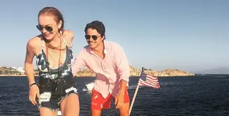 Usai sebulan yang lalu, media kembali diramaikan bahwa Lindsay Lohan dan kekasih, Egor Tarabasov, bertengkar di Mykonos, Yunani. Saking marahnya, Lindsay Lohan membuang ponsel kekasihnya itu ke dalam laut. (Instagram)