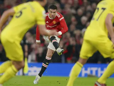 Manchester United berhasil membekuk Brentford dalam duel pekan ke-35 Premier League 2021/2022, Selasa (3/5/2022). (AP/Jon Super)