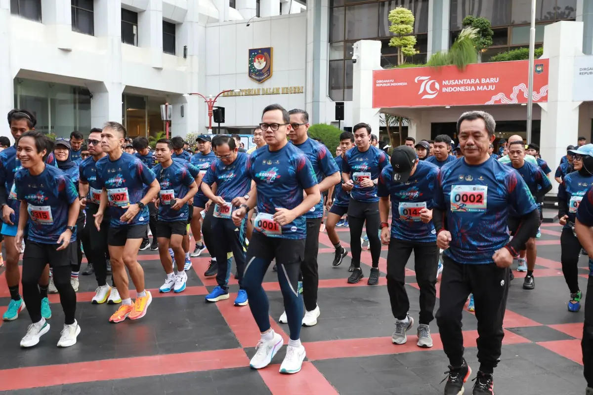 Wamendagri Bima Arya Apresiasi  Apresiasi Semangat Peserta Lari Korpri Bestuur Run 10K