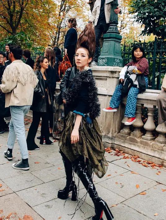 <p>Tak sedikit juga penggemar yang bernostalgia melihat penampila ikonik Sandara Park. "Like the old times," taka salah satu penggemar. (Foto: Instagram/ daraxxi)</p>