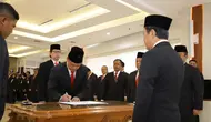 Menteri Kelautan dan Perikanan Sakti Wahyu Trenggono melantik Irjen Pol Prof. Dr. Rudy Heriyanto Adi Nugroho sebagai Sekretaris Jenderal (Sekjend) berdasarkan Keputusan Presiden No.170/TPA Tahun 2023. (Dok KKP)