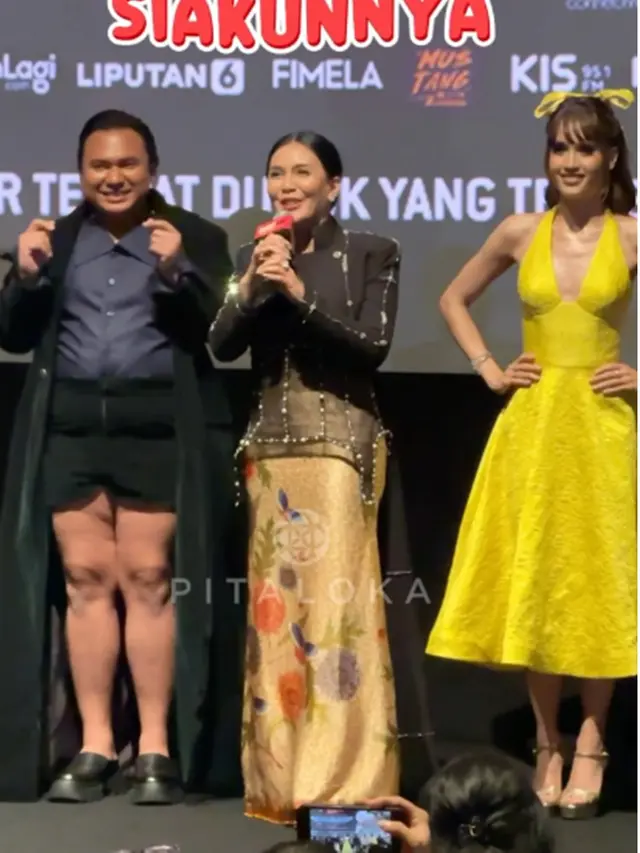 6 Gaya Fashion Rieke Diah Pitaloka di Premiere AGEN +62, Sentuhan Etnik Memukau