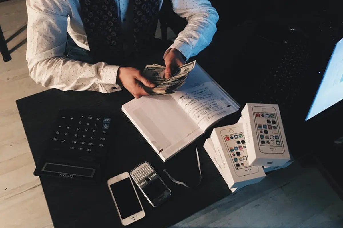 [Bintang] Tarot Hari Ini: Hati-hati, Jangan Sembarangan Investasi Uang