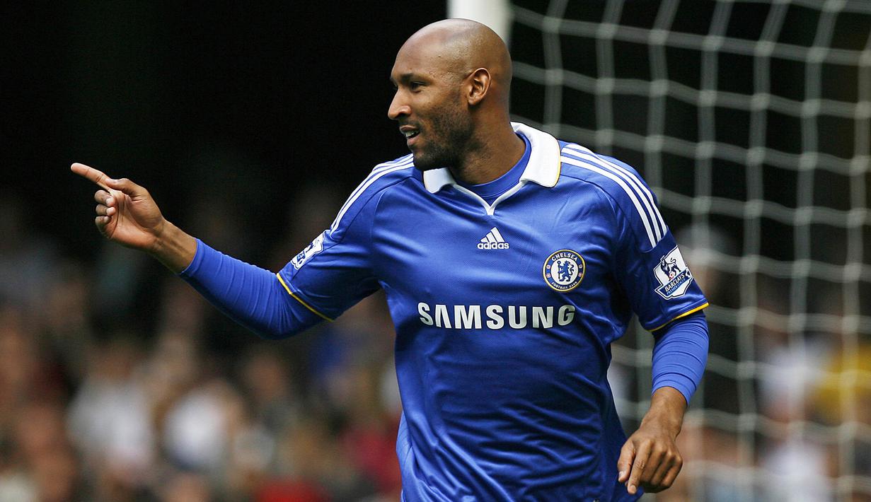 6. Nicolas Anelka (Prancis) - Striker yang dikenal bandel ini membukukan 125 gol dari 364 pertandingan bersama sejumlah klub Inggris. (Photo by GLYN KIRK / AFP)