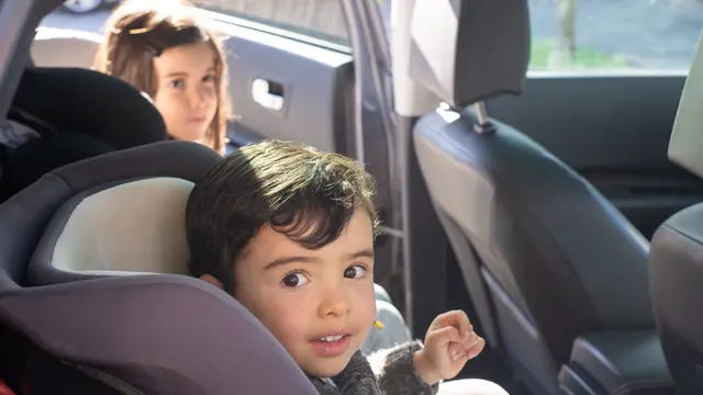 Cara Menjaga Kenyamanan Si Kecil di Mobil