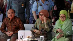 Ibu Negara Hj. Mufidah Jusuf Kalla (tengah) saat menghadiri pembukaan Muhammadiyah Expo 2015 di kawasan Monas Jakarta, Kamis (28/5/2015). Kegiatan tersebut merupakan rangkaian kegiatan pendukung Muktamar Muhammadiyah ke-47. (Liputan6.com/Johan Tallo)