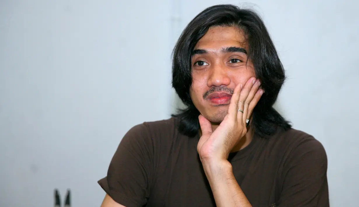 "Sebenarnya gini, saya jujur alhamdulillah label lama kontrak abis. Bukan karena ngambek, keluar. Kita selesai ada ngambeknya juga sebenarnya," tuturnya. (Nurwahyunan/Bintang.com)