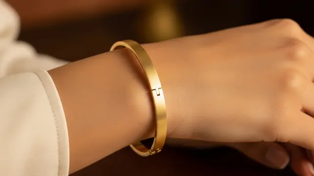 Gelang Bangle Emas Polos Elegan untuk Idul Fitri 2026