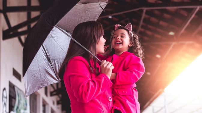 ilustrasi ibu dan anak bahagia/Photo by lucas souza from Pexels