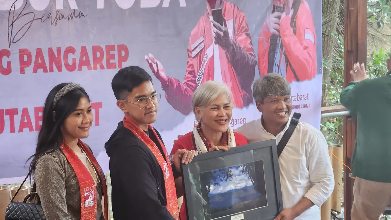 Ketum PSI, Kaesang Pangarep melakukan pertemuan dengan pegiat lingkungan warga Kabupaten Toba dan Tapanuli Utara. (Dicky Agung Prihanto).