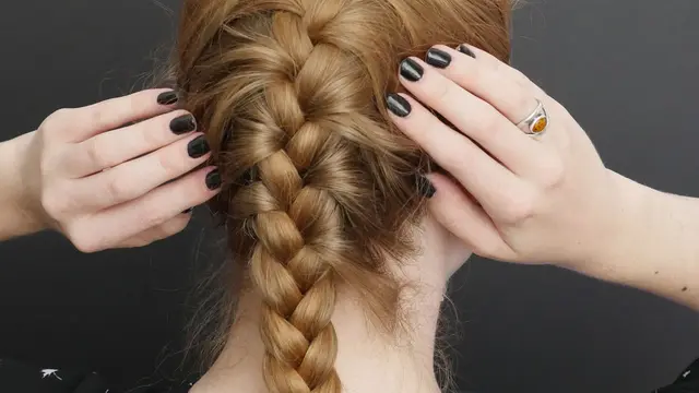 Ilustrasi Kepang French Braid