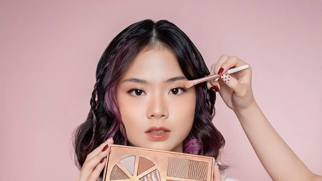 3 Cara Makeup Simple namun Tetap Glowing di Lebaran 2022