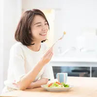 (c) Shutterstock