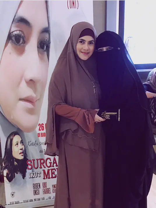 Sejak beberapa bulan belakangan ini, Pipik Dian Irawati atau biasa dikenal dengan Umi Pipik tampil serba tertutup. Ia mengaku telah mendapatkan hidayah dan menutup wajahnya dengan cadar. (Instagram/umi.pipik)