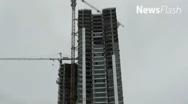 Material tangga darurat yang ambruk berasal dari lantai 32 apartemen Grand Kamalalagun Bekasi