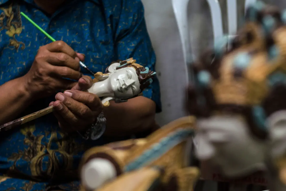 Lihat Pembuatan Wayang Golek di Cupumanik
