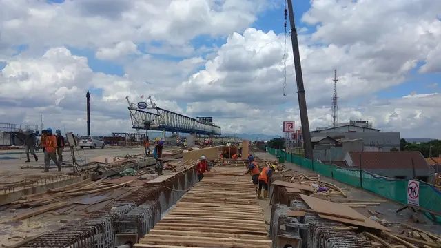 Pengerjaan proyek Tol Bogor Outer Ring Road (BORR) (Liputan6.com/Achmad Sudarno)