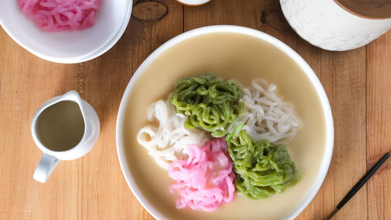 kue putu mayang