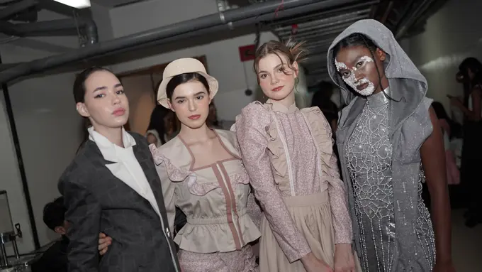 Hasil pakaian para Mahasiswa Fashion di Creative Show 2024