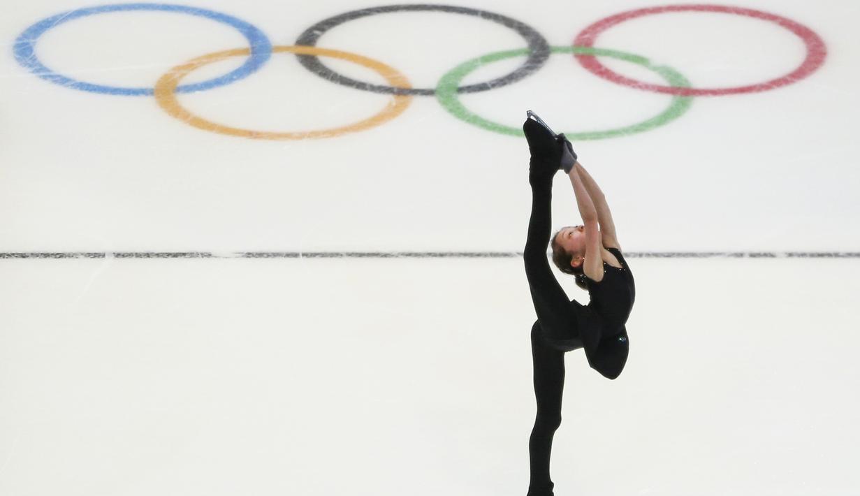 Atlet Kazakhstan, Elizabet Tursynbaeva, berlatih figure skating jelang Olimpiade Musim Dingin Remaja 2016 di Hamar Olympic Hall Viking Ship, Lillehammer, Norwegia. (11/2/2016). (AFP/Youth Information Service (YIS)/IOC/Jed Leicester)
