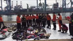 Tim gabungan masih melakukan pencarian terhadap korban kecelakaan Lion Air JT 610 di Karawang, Jawa Barat.