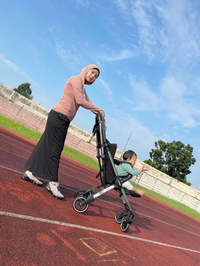7 Gaya Chacha Frederica saat Olahraga, Tetap Stylish dengan Hijab
