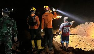 Longsor yang melanda Desa Cibeunying, Kabupaten Cilacap, Jawa Tengah, Kamis malam, menyebabkan puluhan orang dilaporkan hilang. (Liputan6.com/ Dok Basarnas Cilacap)