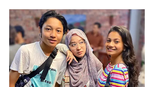 Akui Masuk Kriteria Calon Mantu, Ini 5 Potret Ratu Sofya dan Okie Agustina