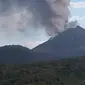 Gunung Lewotobi di kecamatan Wulanggitang, kabupaten Flores Timur, Nusa Tenggara Timur (NTT)