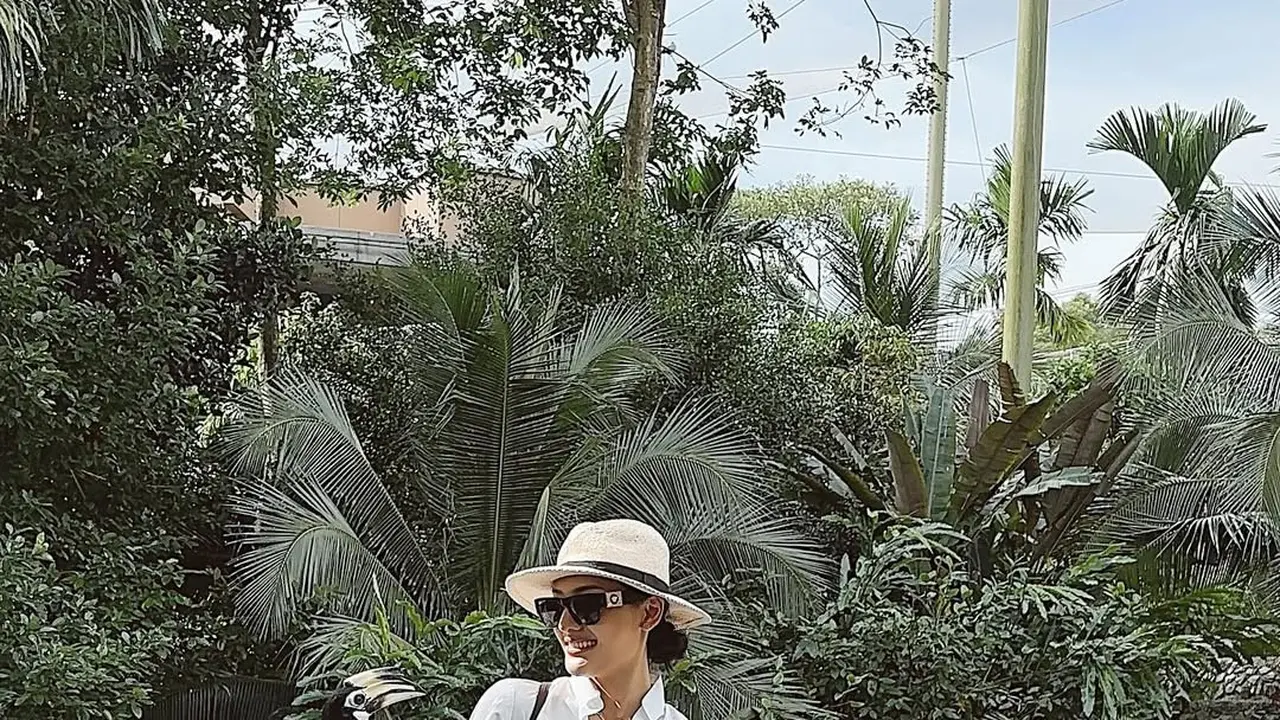 Inspirasi Safari Style Kompak Anissa Aziza dan Alinea, Tampilan Stylish ala Ibu dan Anak