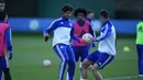 Alexandre Pato berlatih bersama pemain baru Chelsea, Matt Miazga. (Chelseafc.com)